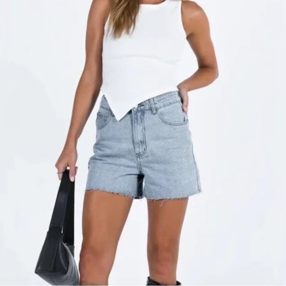Princess Polly Laurena Denim Shorts. High Rise. Light Wash. Size 2. NWT.